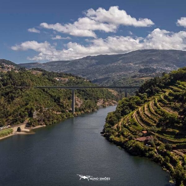 Rio Entre Montanhas